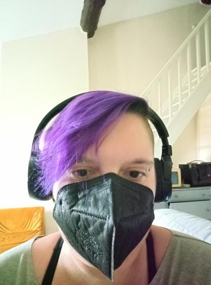 Selfie avec des cheveux violets fabuleux.